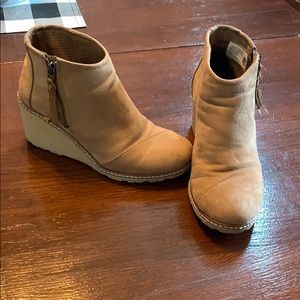 Toms wedge boot